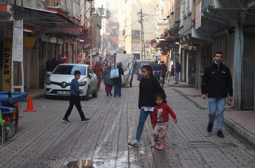  Bağlar residents worry for their future during urban transformation