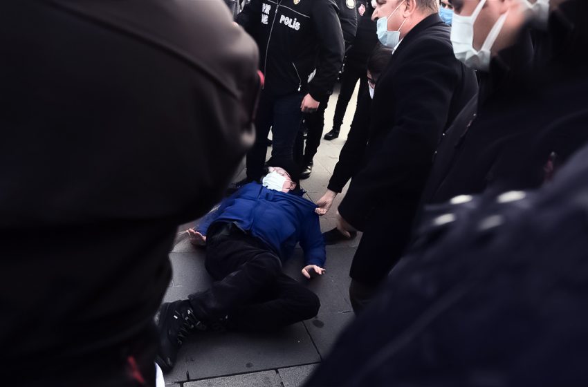 Leyla Güven protests: Police push an HDP deputy out of his wheel-chair